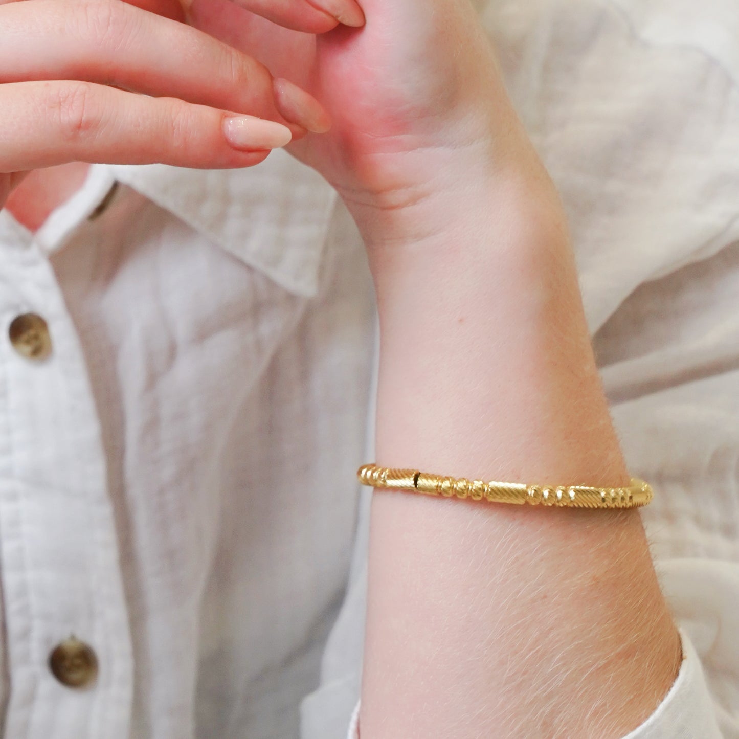 Zeenat Textured Bangle