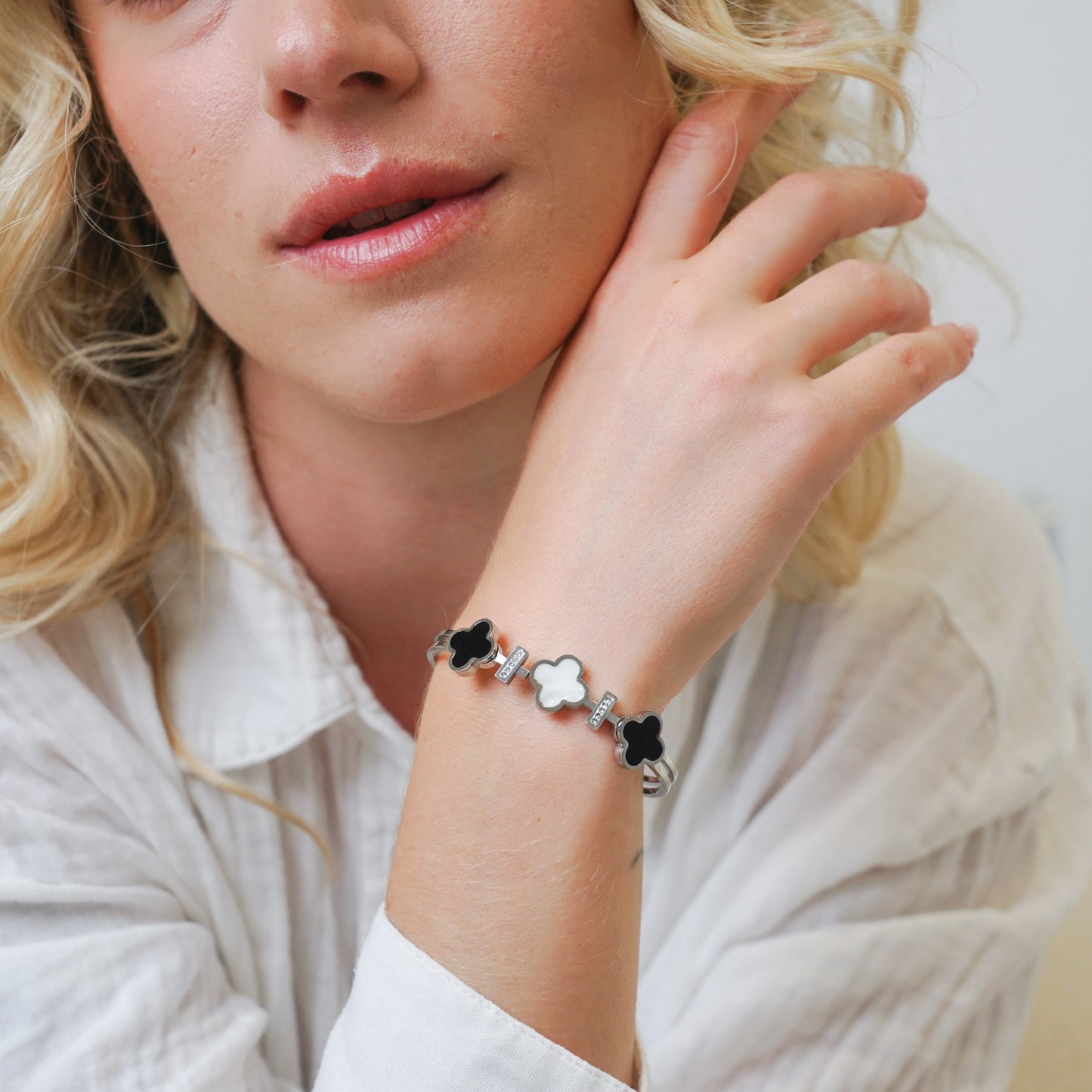 Grace Clover Bangle