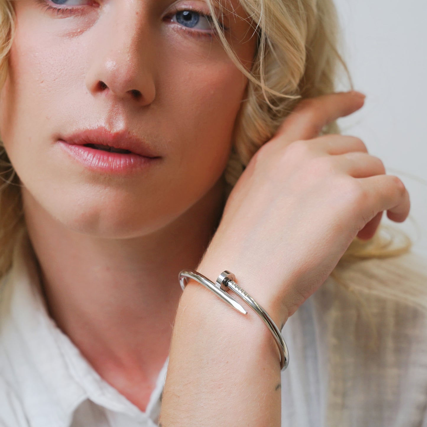 Cora Nail Bangle Plain