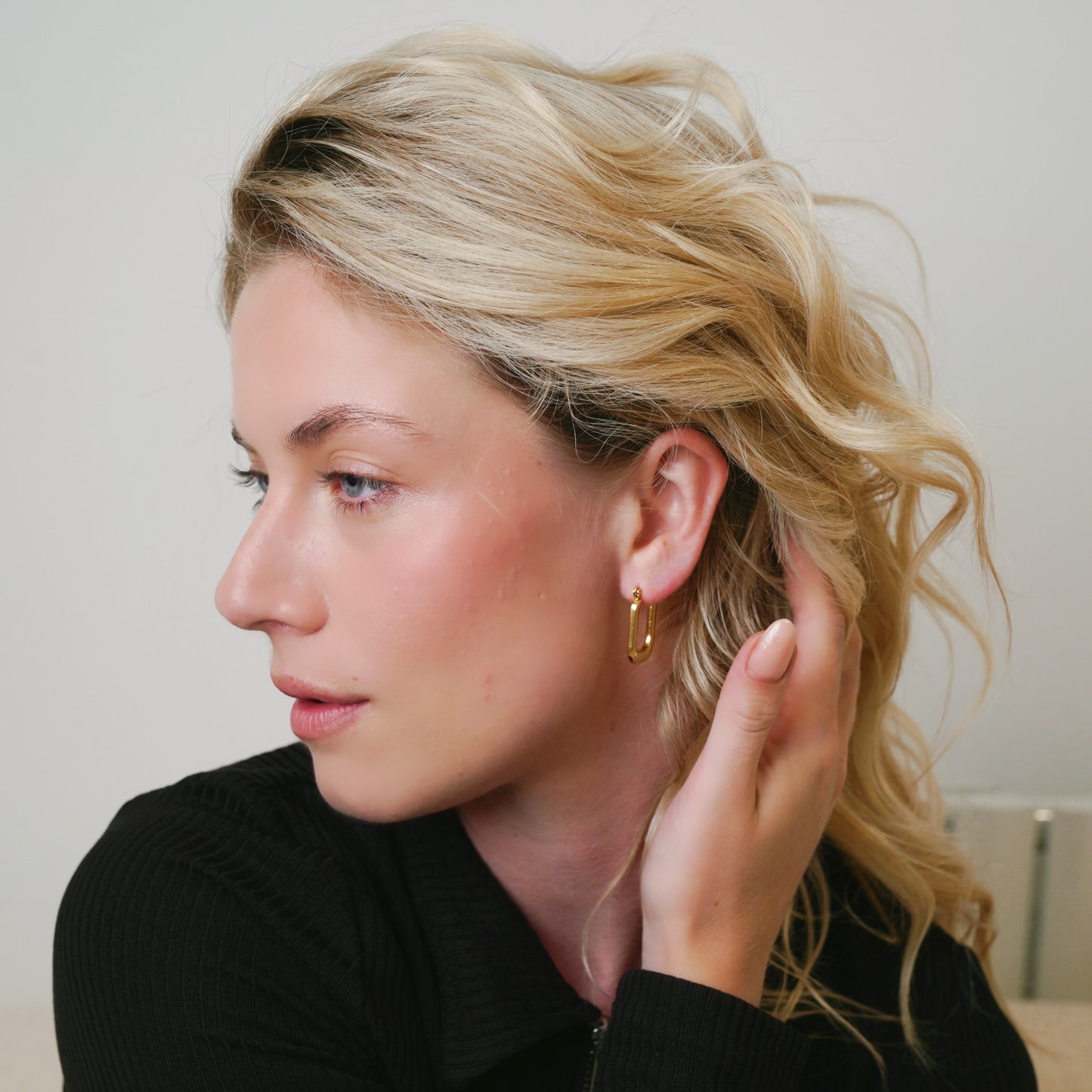 Mia Square Hoops