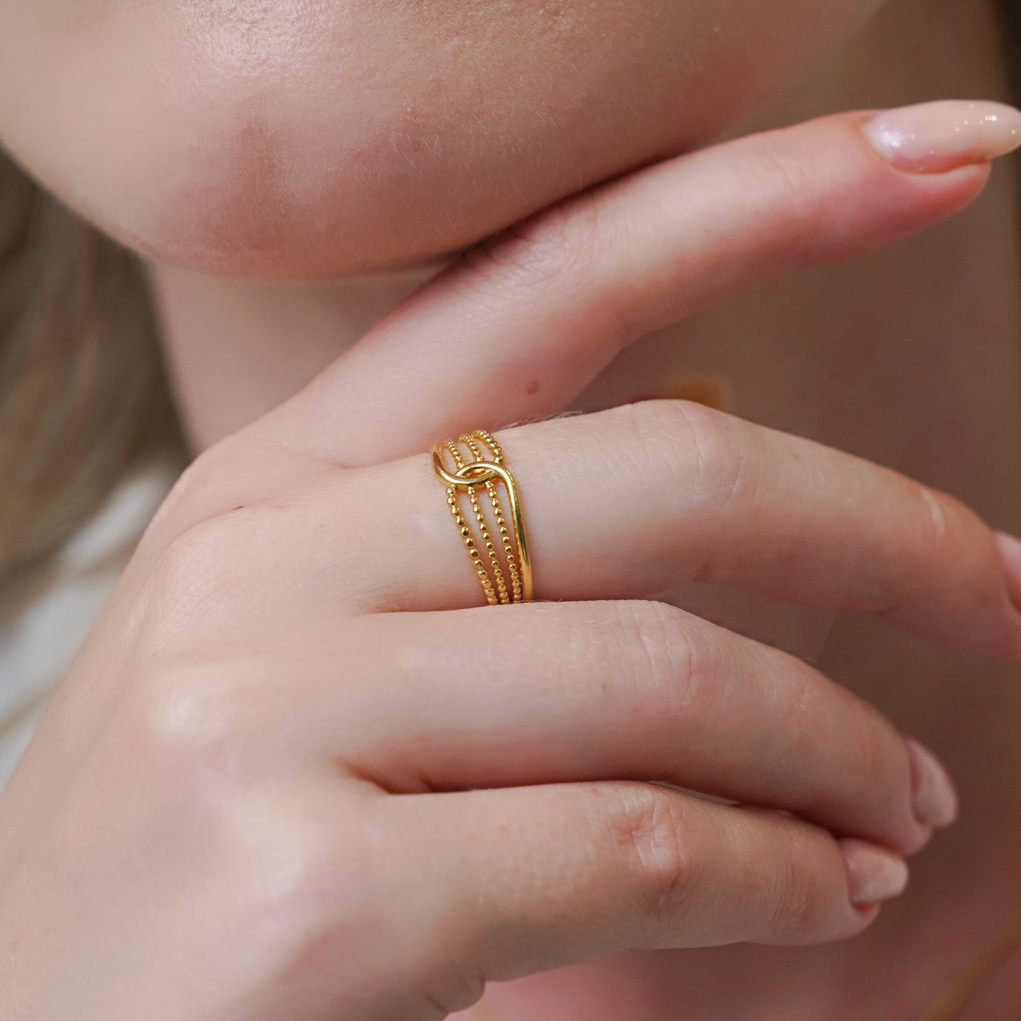 Sal Looped Ring