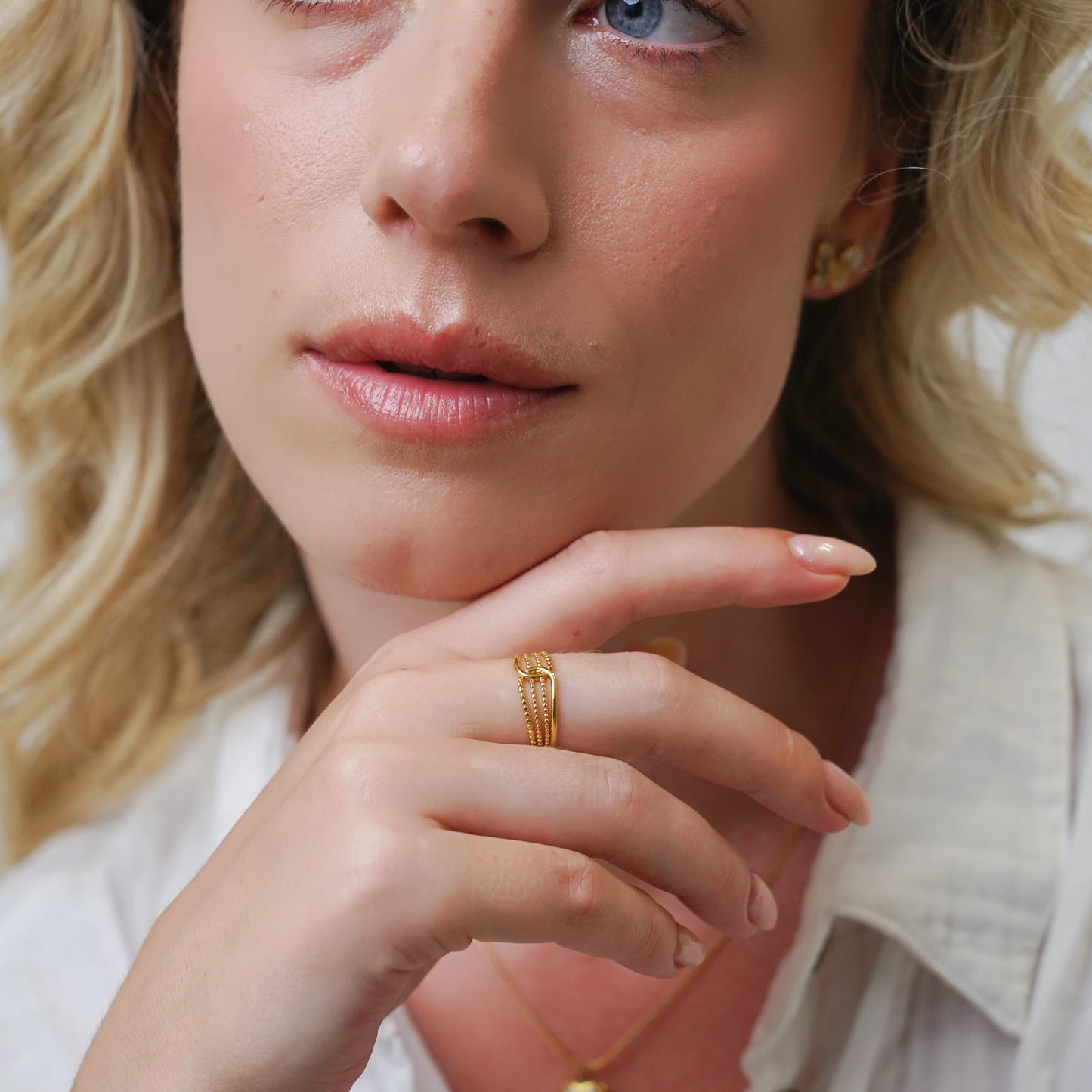 Sal Looped Ring