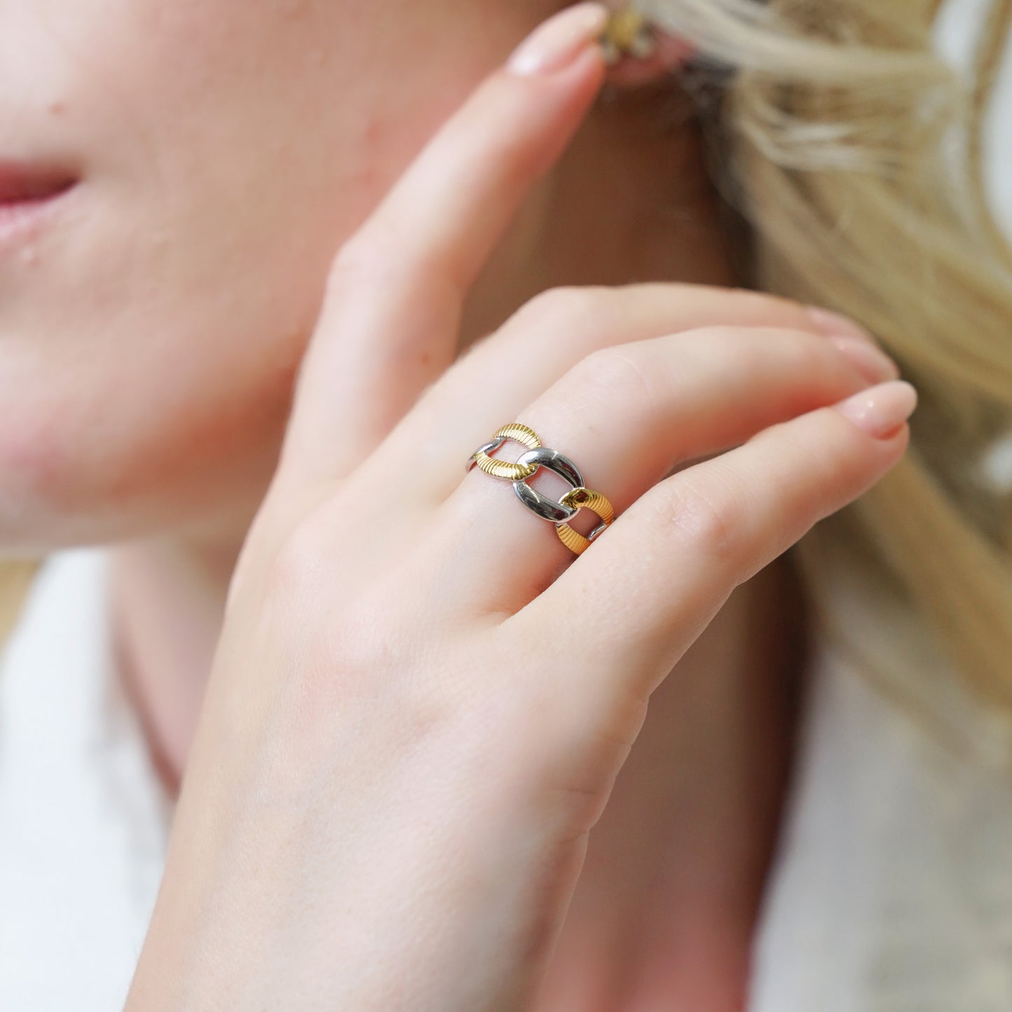 Two toned double link ring