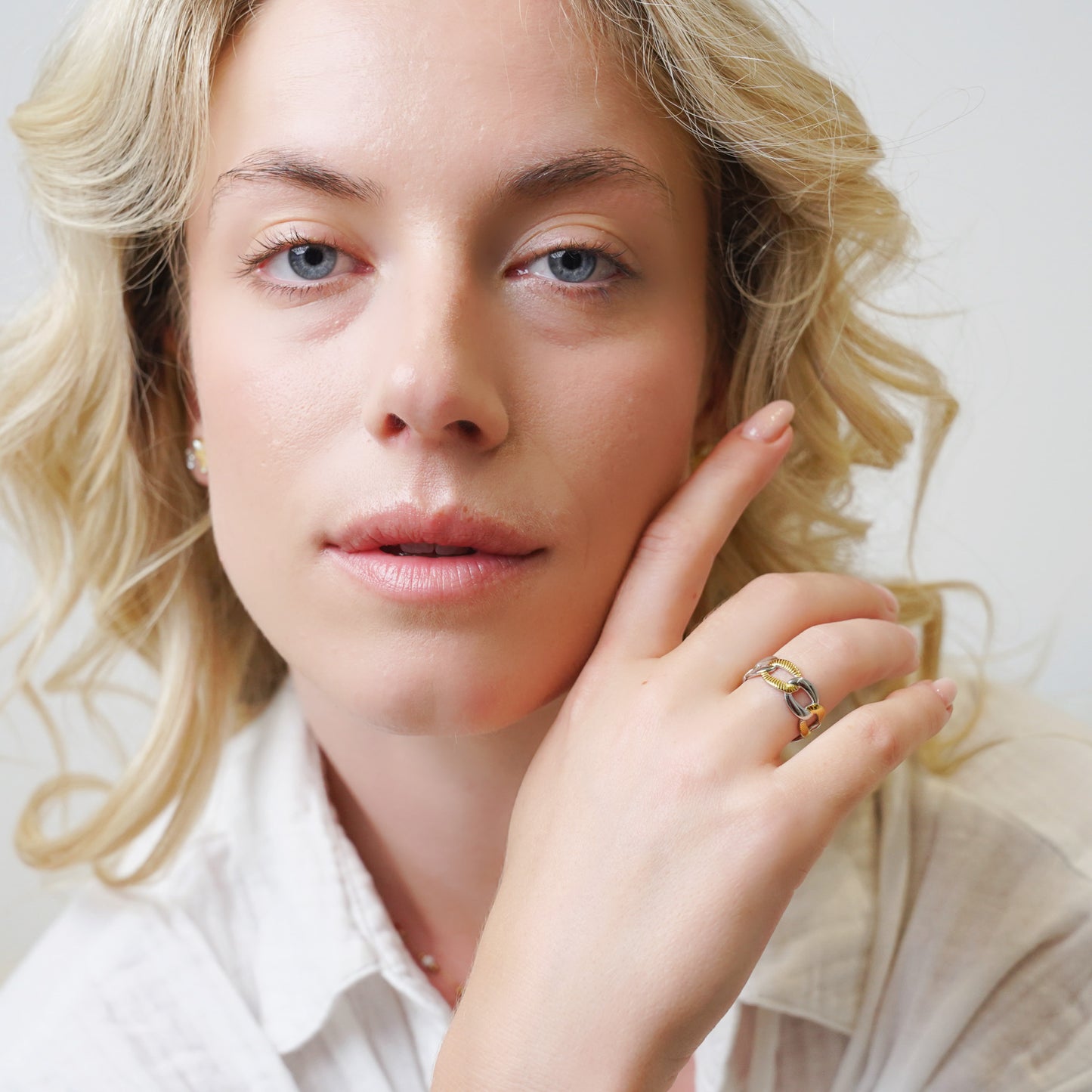 Two toned double link ring