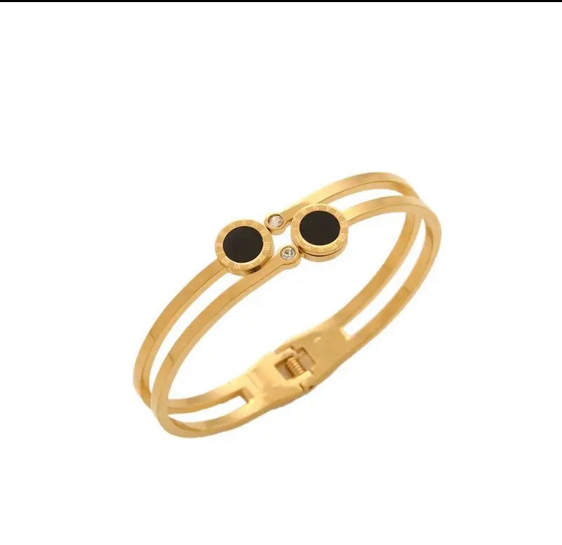 Lola Bangle