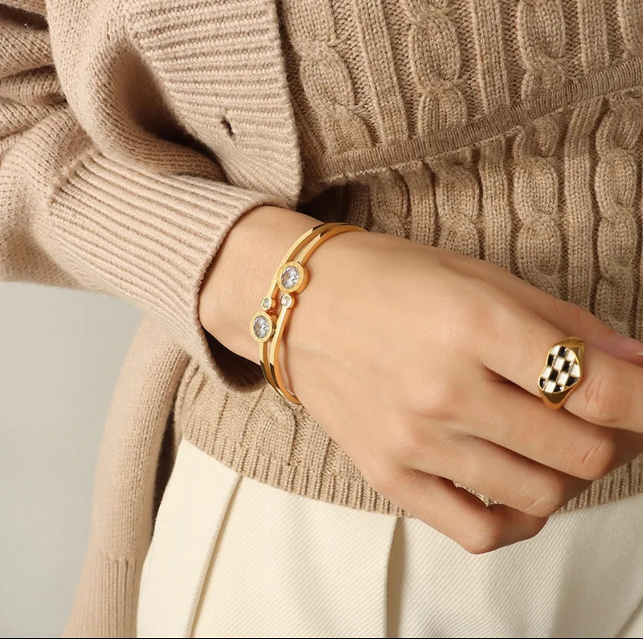Lola Bangle