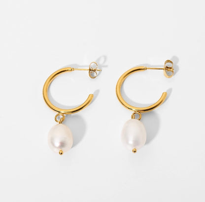 Pendientes de perlas de Lana