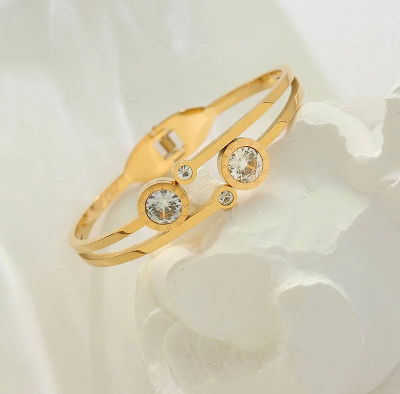 Lola Bangle