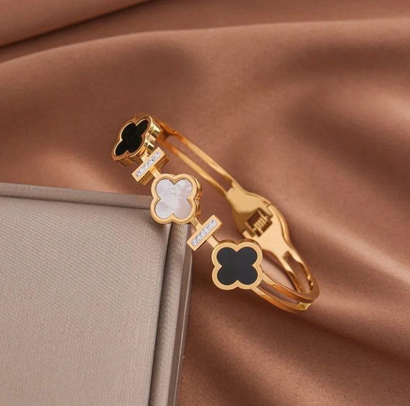 Grace Clover Bangle