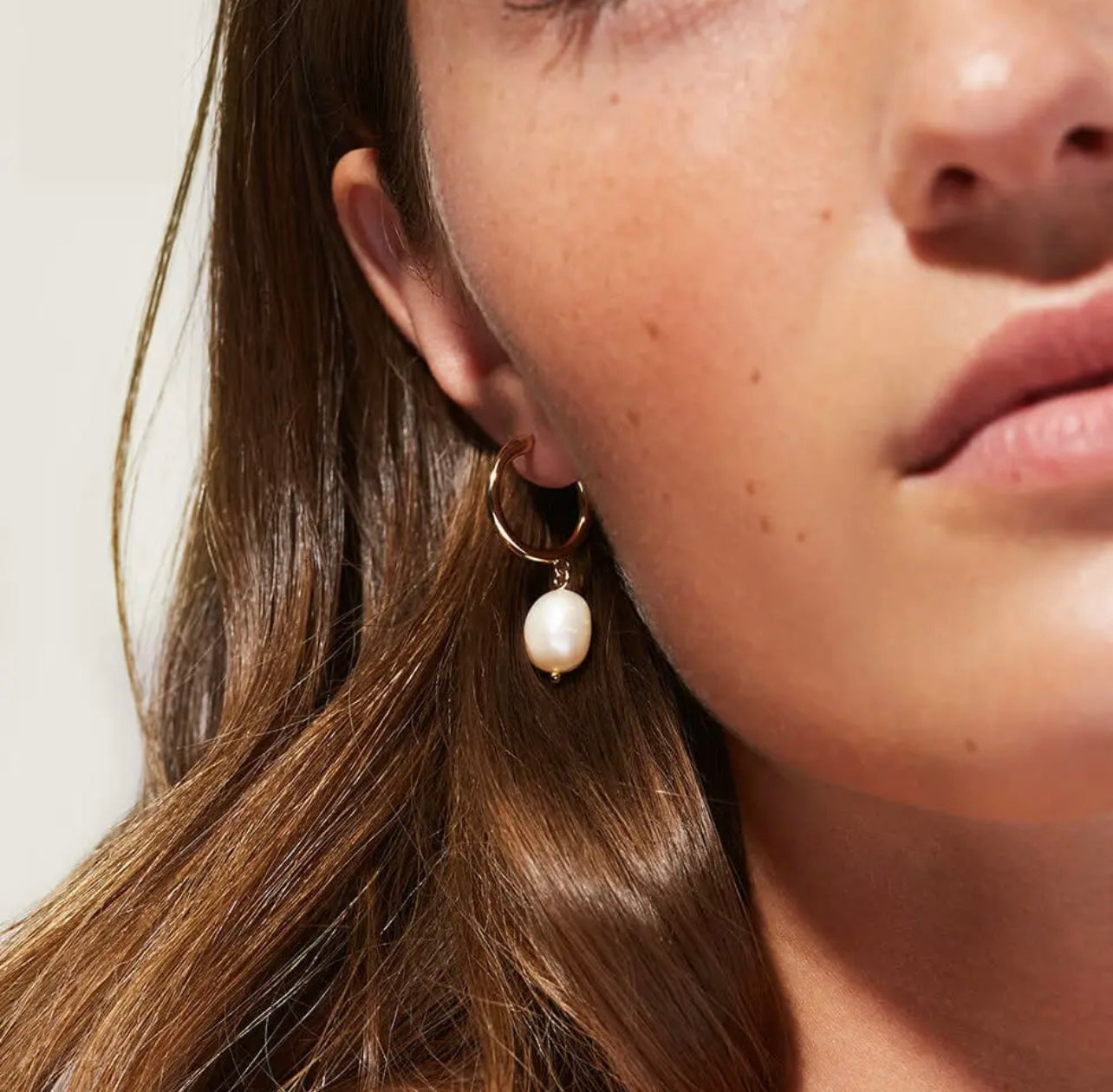 Pendientes de perlas de Lana