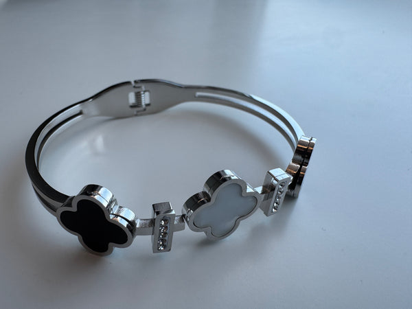 Grace Clover Bangle