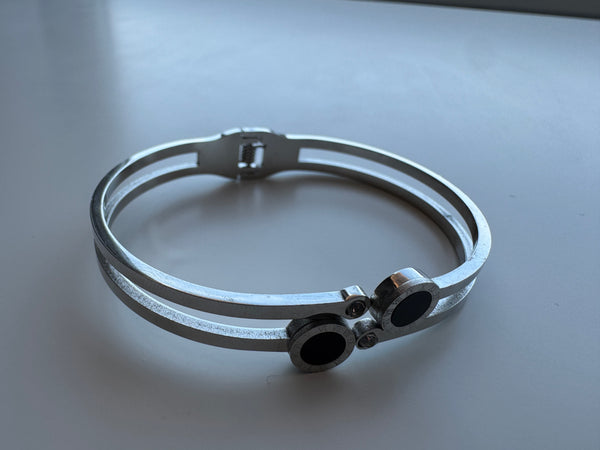 Lola Bangle