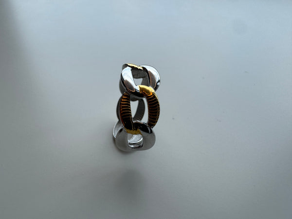 Two toned double link ring