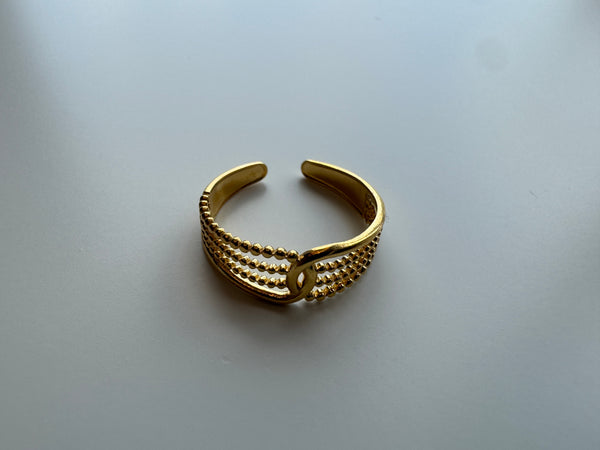 Sal Looped Ring