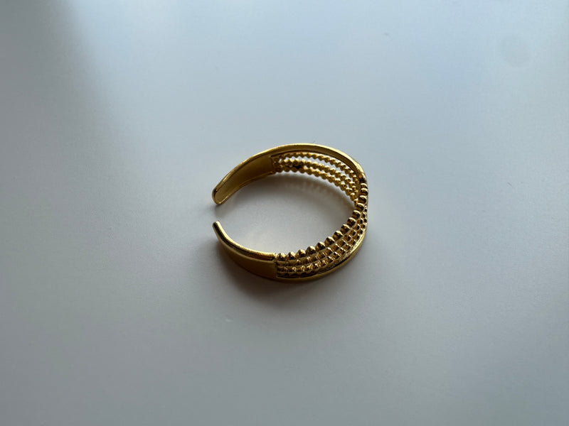 Sal Looped Ring