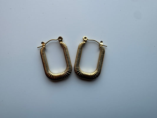 Mia Square Hoops