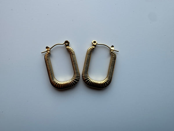 Mia Square Hoops