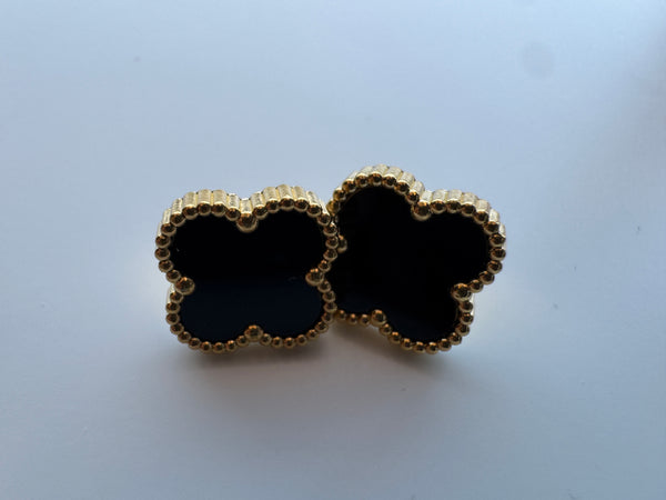 Four leaf clover studs gold